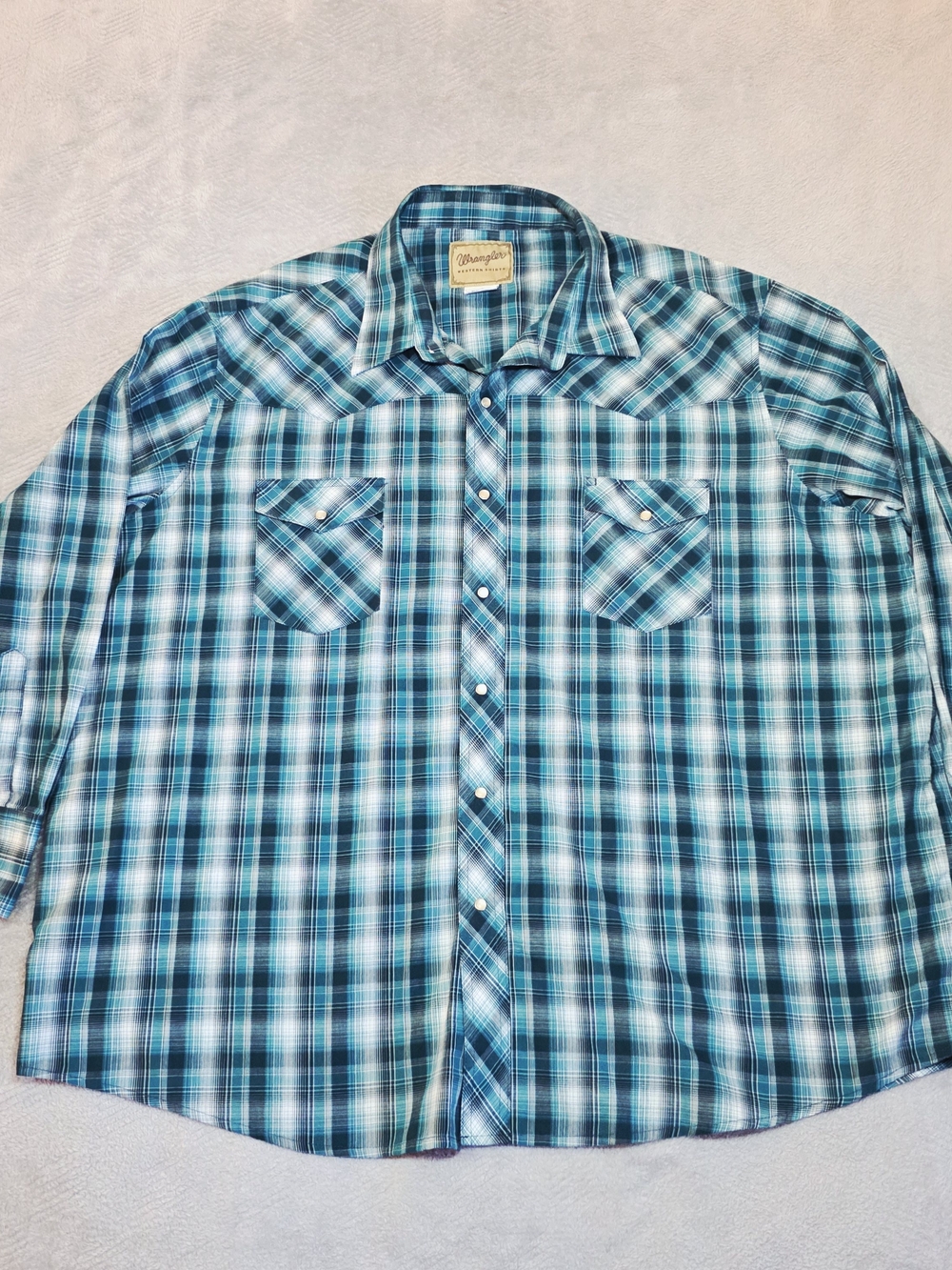 Wrangler Men’s Teal Plaid Long-Sleeve Button-Up Shirt
